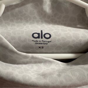 ALO Yoga Gray Leggings Soft and Streamlined